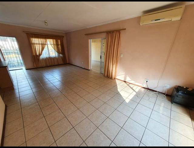 2 BEDROOM TOWNHOUSE FOR SALE IN ANNLIN